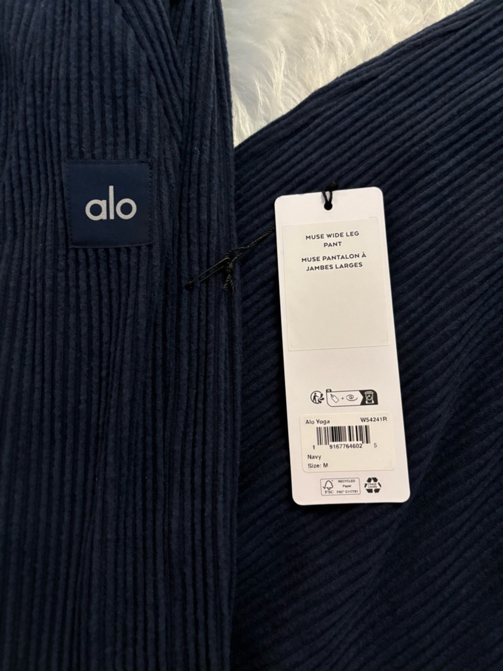 Alo Muse Wide Leg Pants Navy Size Medium NWT - Picture 3 of 4